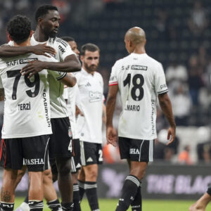 besiktas zorlandi ama uc puani kapti mKjnqXi8