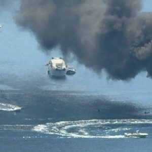 bodrumda tekne alev alev yandi PUKLd21O