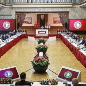 komisyonun ucuncu toplantisi bugun bos koltuklar akp chp ve dem partiye gitti kPvSnqmv