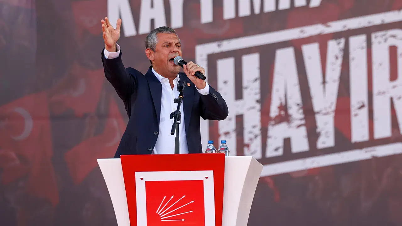 gozler ona cevrilmisti ertelenen kurultay davasi sonrasi ozgur ozelden ilk mesaj yine dogumdayiz iste yine sevincteyiz ULRlfdcU