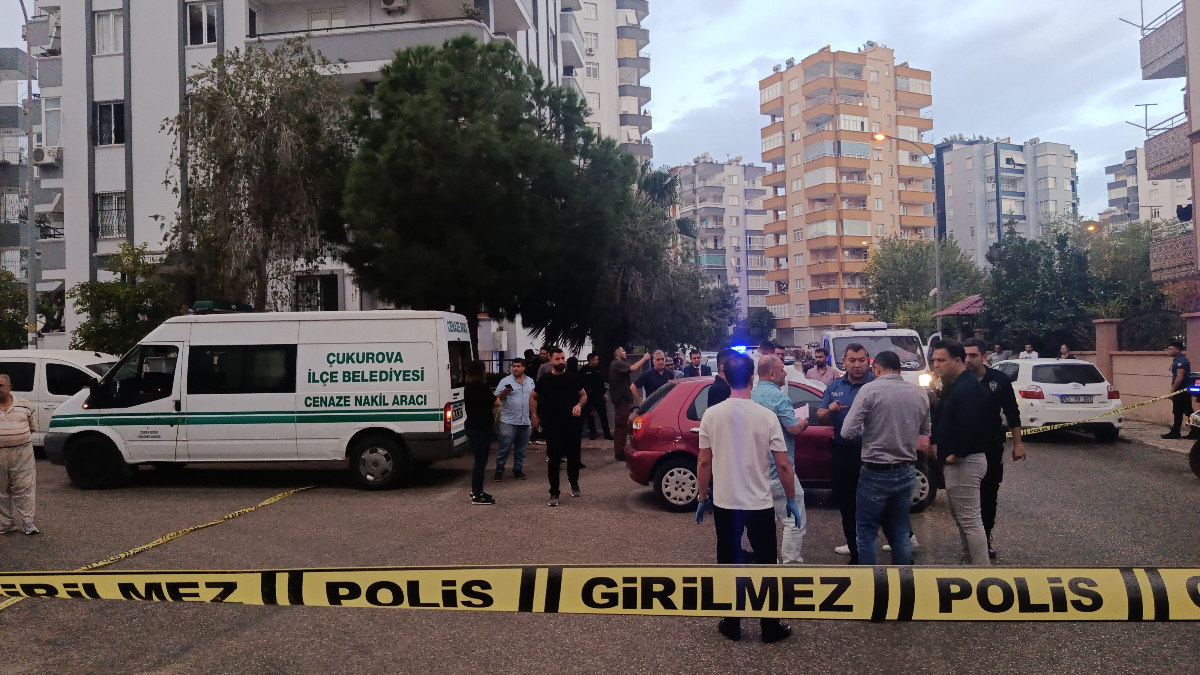 adanada korkunc olay bir kisi otomobilde olu bulundu gUgSLBnd.jpg