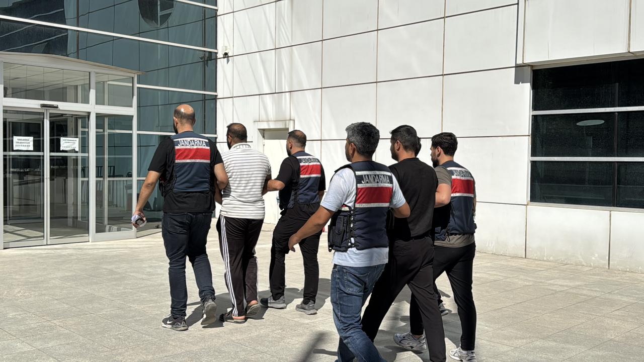 adiyamanda deas operasyonu 2 kisi tutuklandi BQc8zcX4