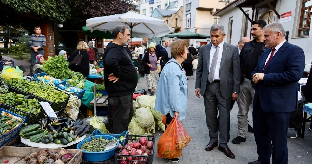 artvin valisi ergunden halk pazarina ziyaret JfHW9v3B