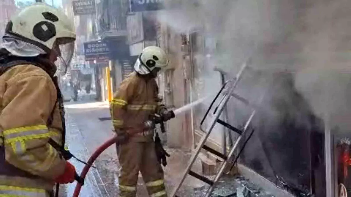 kirikkalede telefon dukkaninda yangin esyalar kullanilamaz hale geldi ABm1TNJW