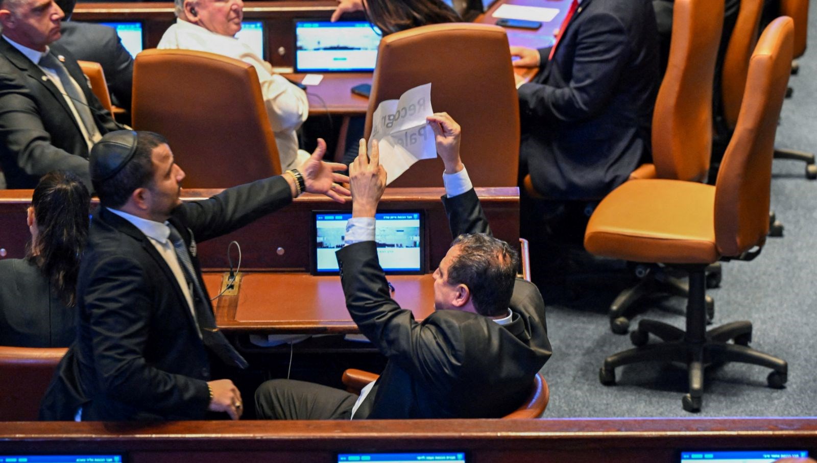 trump konusuyordu israil meclisinde filistini taniyin pankarti acildi JblHbju9.jpg