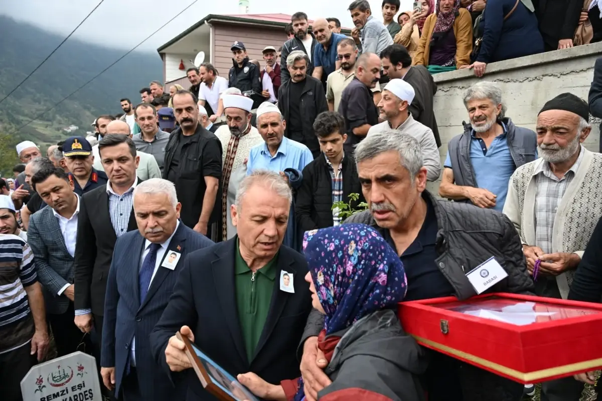 ucurumdan dusen polis memuru ugurlandi q3m4rWIS