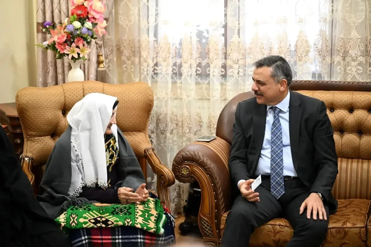 vali mustafa ciftci 95 yasindaki sahteret nineyi ziyaret etti KWK2KPDQ