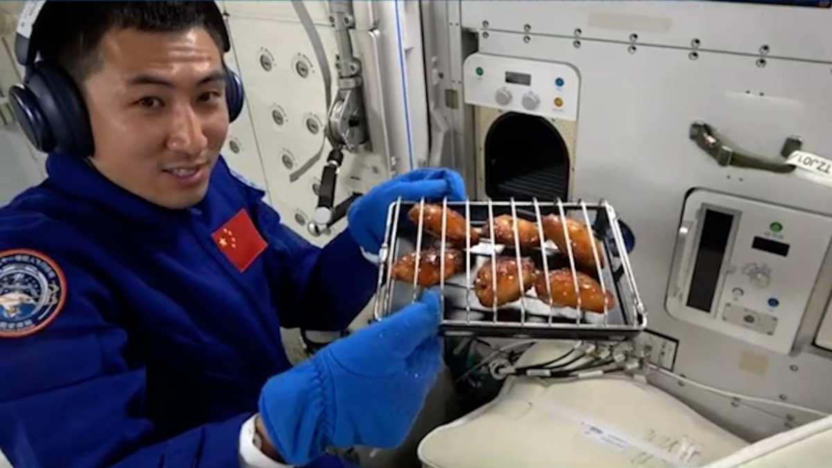 cinli taykonotlar uzayda ilk kez izgara et ve tavuk pisirdi 2U3QHHlE.jpg