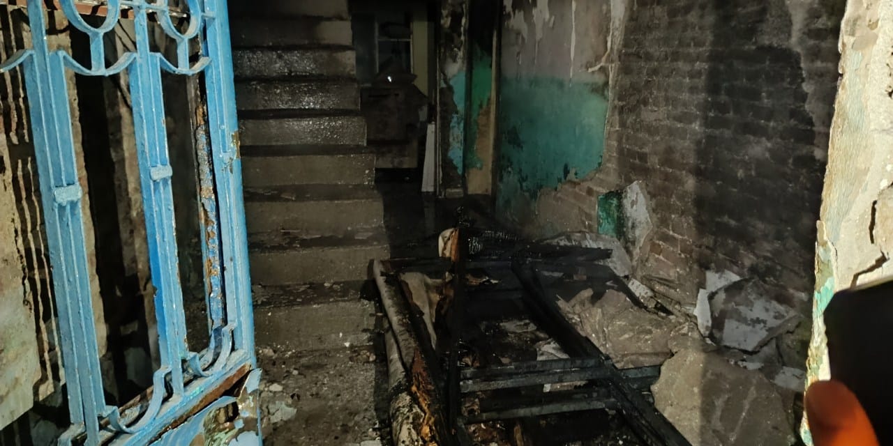 evini atese verdi alkollu adam hastaneye kaldirildi 7KyraM6V.jpg