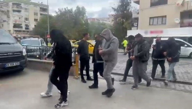 kusadasinda es zamanli fuhus operasyonu 5 tutuklama vtH7iXmd.jpg