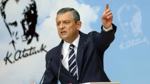 ozgur-ozelden-onursal-adiguzel-tepkisi-bu-darbeye-sonuna-kadar-direnecegiz-OzrYAZj5